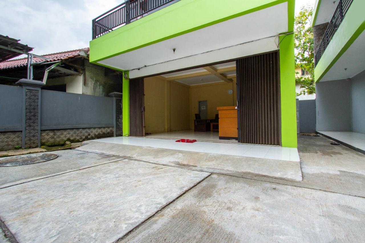 Spot On 2891 999 Guest House Sumedang Ngoại thất bức ảnh