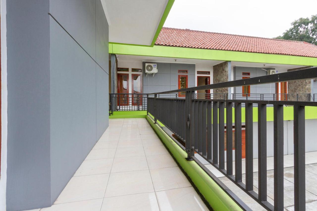 Spot On 2891 999 Guest House Sumedang Ngoại thất bức ảnh