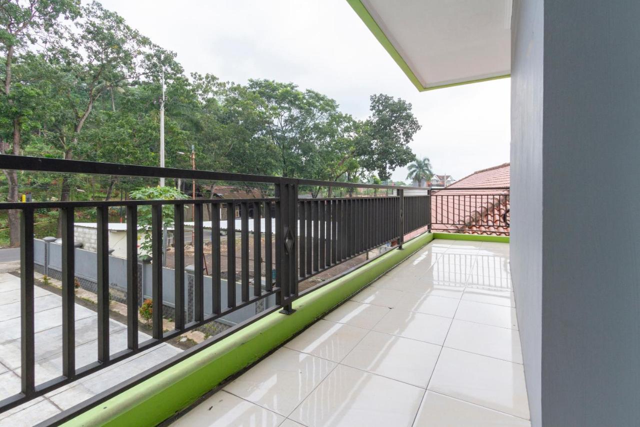 Spot On 2891 999 Guest House Sumedang Ngoại thất bức ảnh