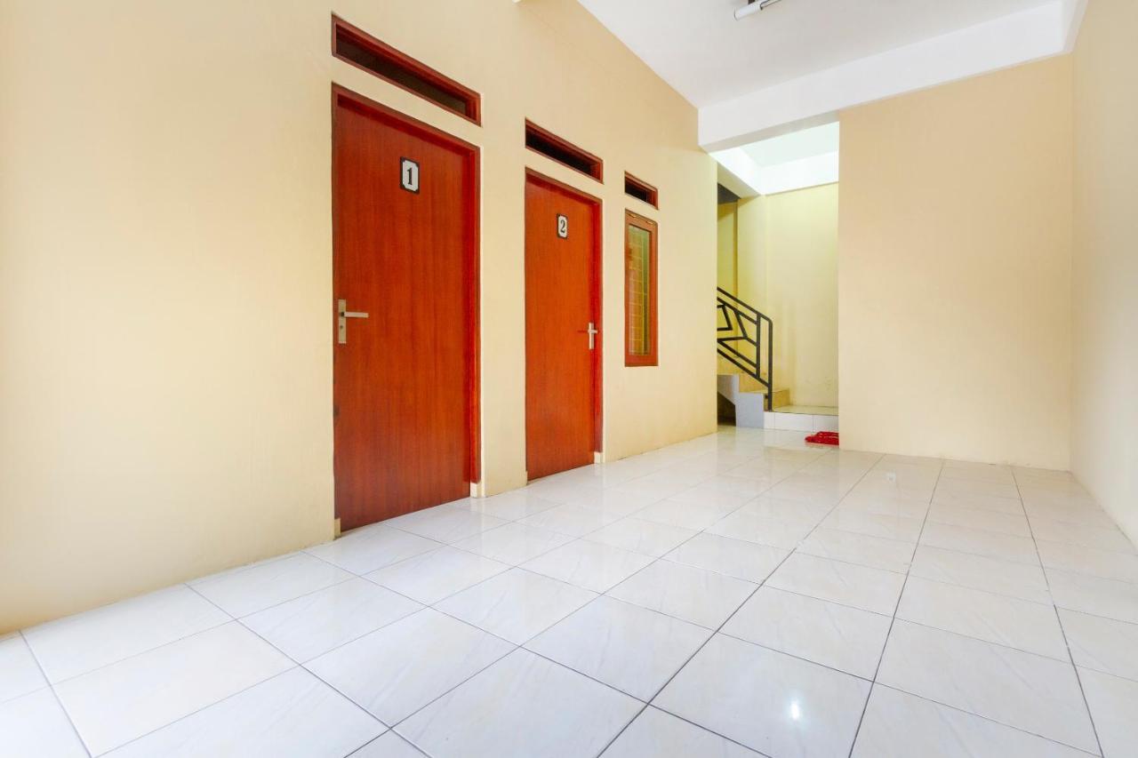 Spot On 2891 999 Guest House Sumedang Ngoại thất bức ảnh
