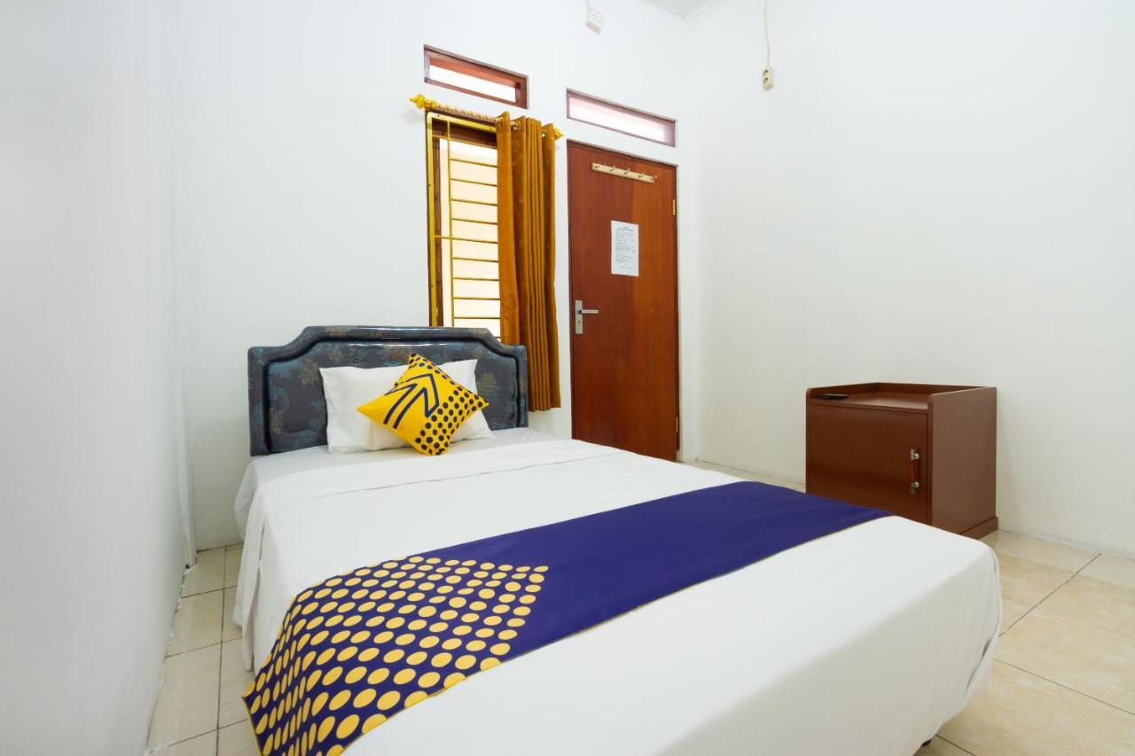 Spot On 2891 999 Guest House Sumedang Ngoại thất bức ảnh