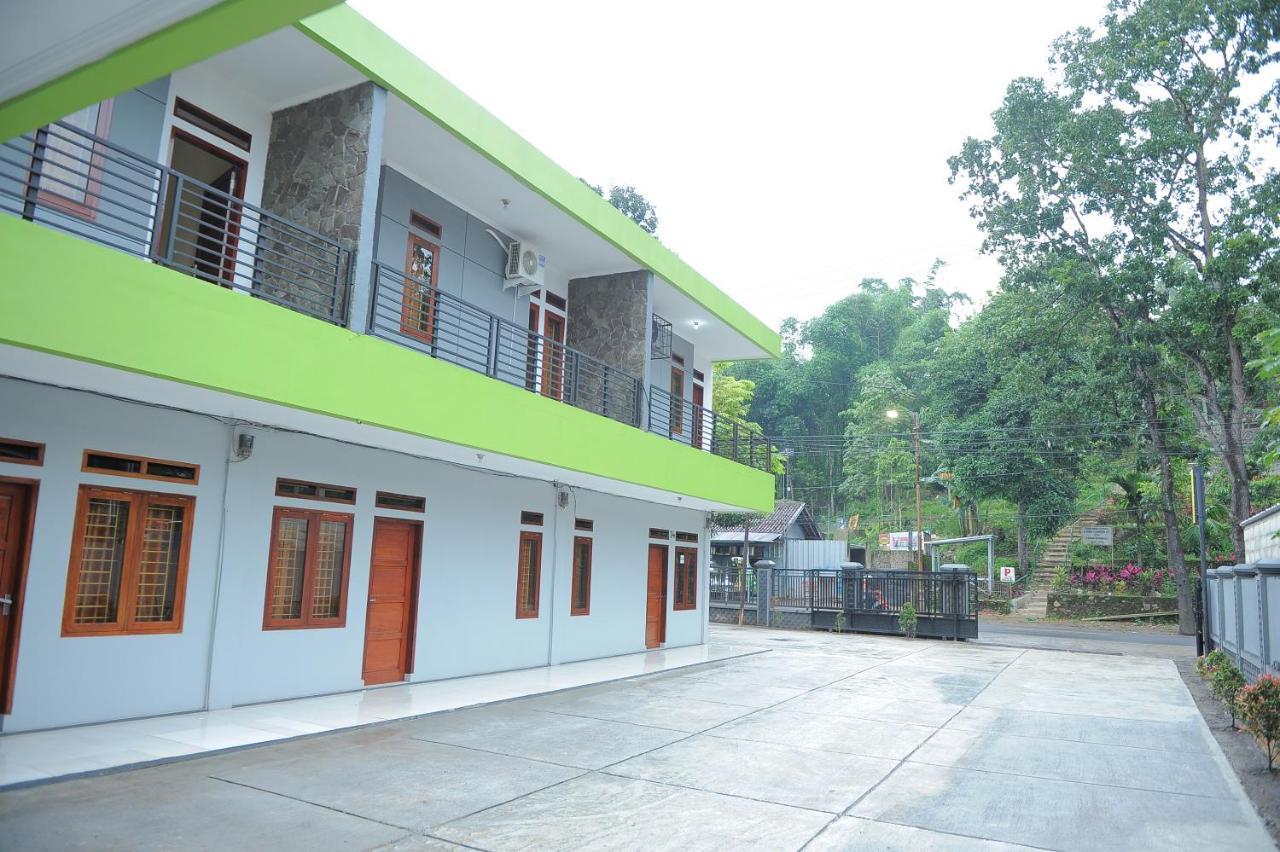 Spot On 2891 999 Guest House Sumedang Ngoại thất bức ảnh