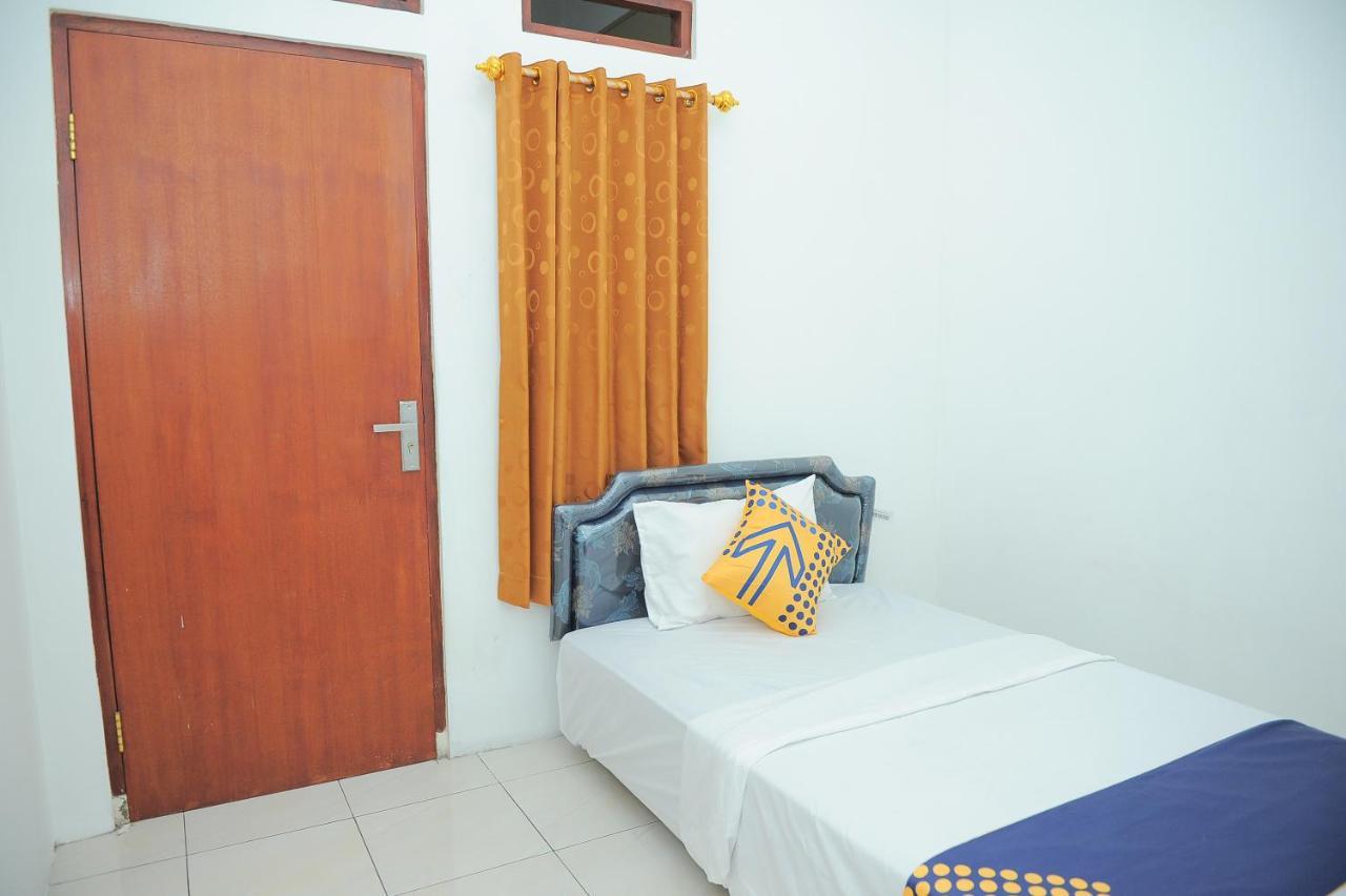 Spot On 2891 999 Guest House Sumedang Ngoại thất bức ảnh
