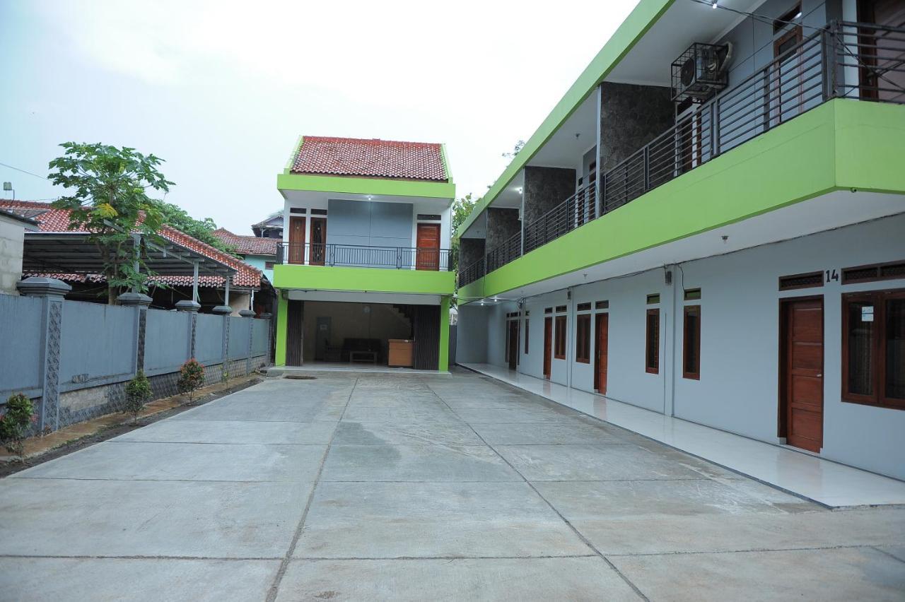 Spot On 2891 999 Guest House Sumedang Ngoại thất bức ảnh